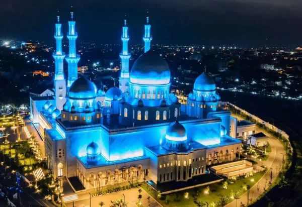 Masjid Sheikh Zayed Solo di Malam hari