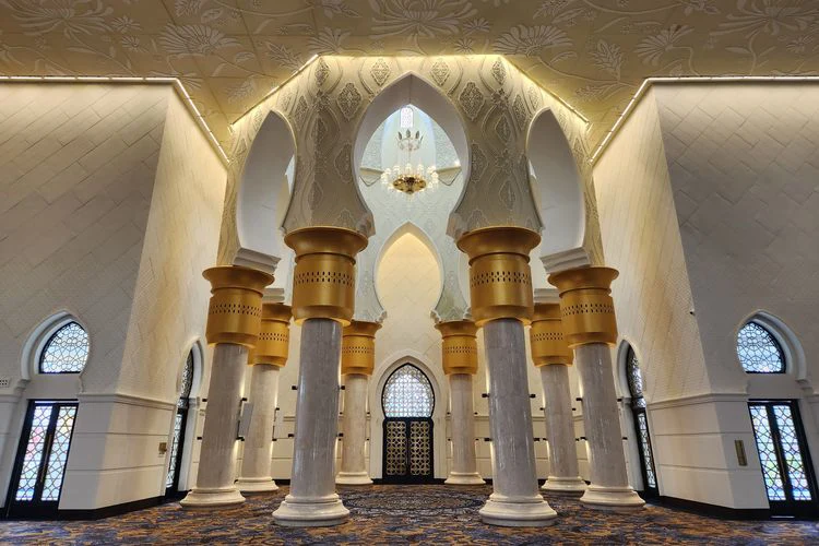 Masjid Sheikh Zayed Solo Interior Masjid MBZ di Surakarta