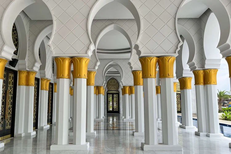 Masjid Sheikh Zayed Solo Interior di Masjid MBZ Surakarta